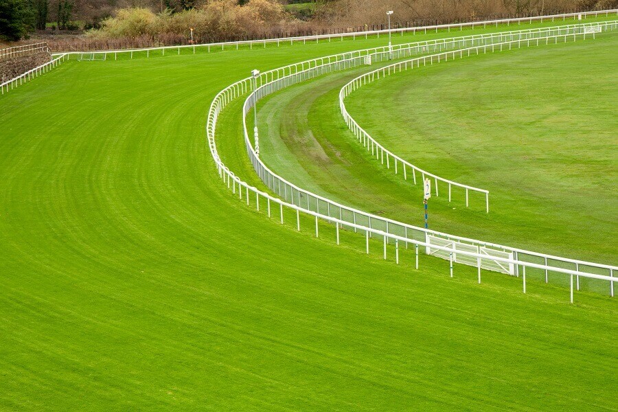 中央競馬場は全国に10カ所！